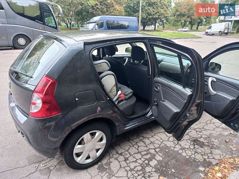 Хэтчбек Dacia Sandero 2010 в Ровно фото 8 Хэтчбек Dacia Sandero 2010 в Ровно