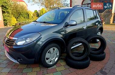 Хетчбек Dacia Sandero 2010 в Львові
