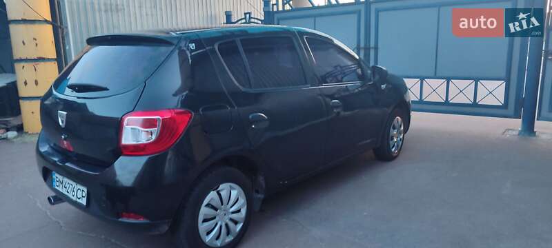 Хэтчбек Dacia Sandero 2014 в Глухове