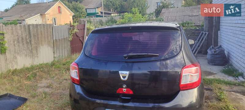Хэтчбек Dacia Sandero 2014 в Глухове