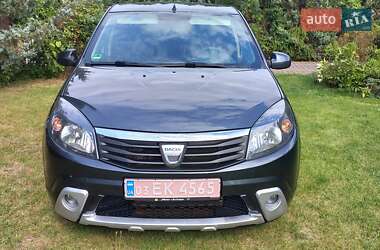 Хэтчбек Dacia Sandero 2008 в 