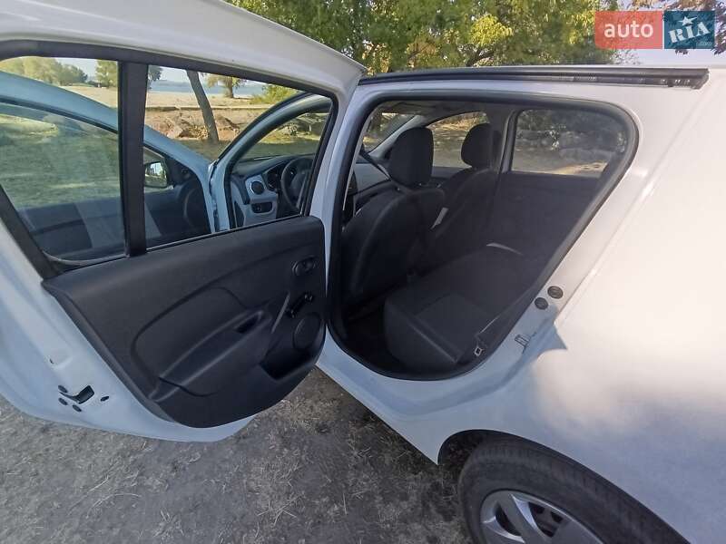 Хетчбек Dacia Sandero 2013 в Верхньодніпровську