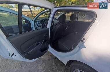 Хэтчбек Dacia Sandero 2013 в 