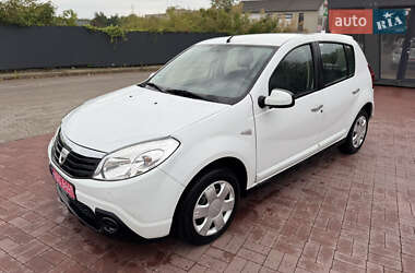Хэтчбек Dacia Sandero 2009 в 