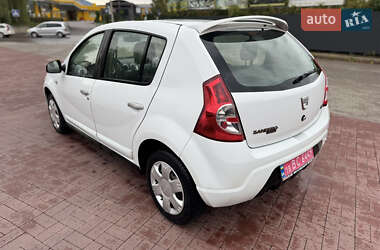 Хэтчбек Dacia Sandero 2009 в 