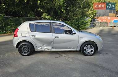 Хэтчбек Dacia Sandero 2008 в 