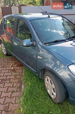 Хетчбек Dacia Sandero 2011 в Горохові