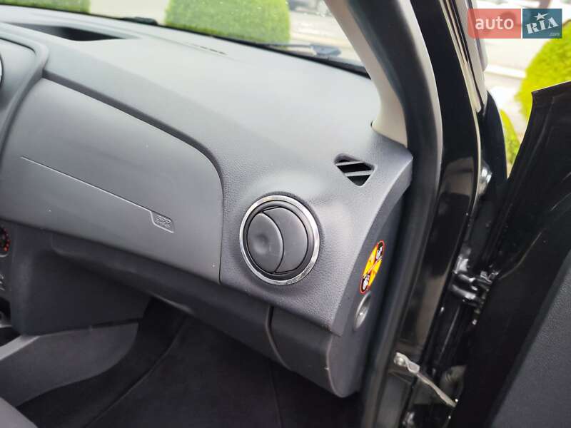 Хэтчбек Dacia Sandero 2015 в Львове