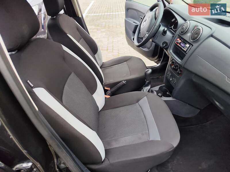 Хэтчбек Dacia Sandero 2015 в Львове
