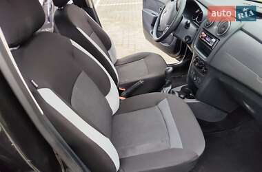 Хэтчбек Dacia Sandero 2015 в 