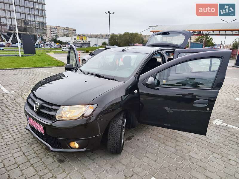 Хэтчбек Dacia Sandero 2015 в Львове