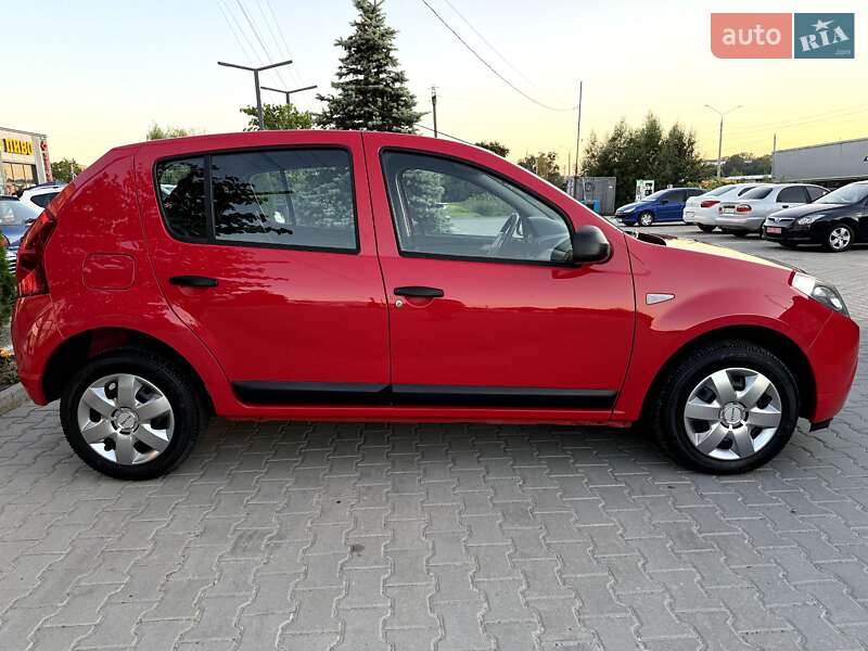 Хэтчбек Dacia Sandero 2009 в Виннице