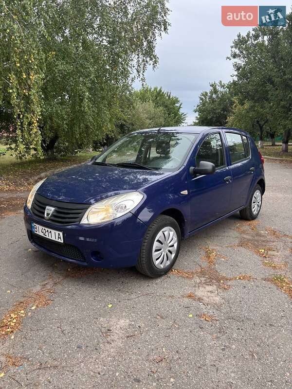 Хэтчбек Dacia Sandero 2009 в Гадяче