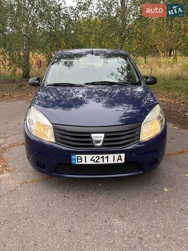 Хэтчбек Dacia Sandero 2009 в Гадяче