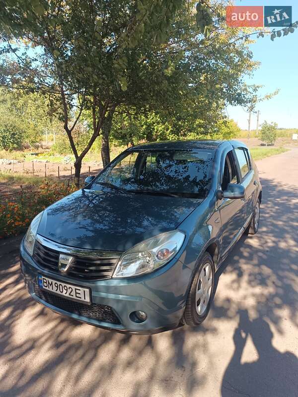 Хэтчбек Dacia Sandero 2009 в 