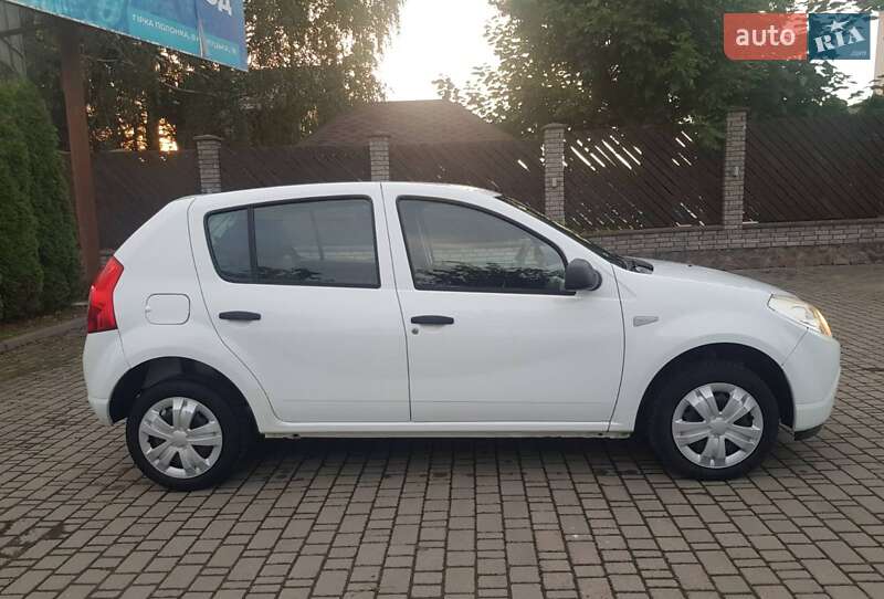 Хетчбек Dacia Sandero 2009 в Луцьку