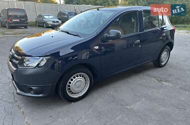 Хэтчбек Dacia Sandero 2015 в 