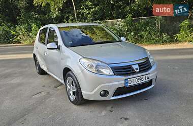 Хэтчбек Dacia Sandero 2008 в Киеве