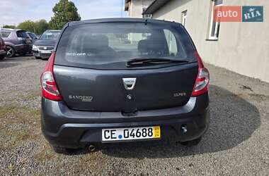 Хэтчбек Dacia Sandero 2008 в 