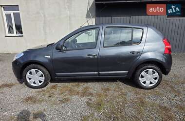 Хэтчбек Dacia Sandero 2008 в 