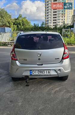 Хэтчбек Dacia Sandero 2008 в 