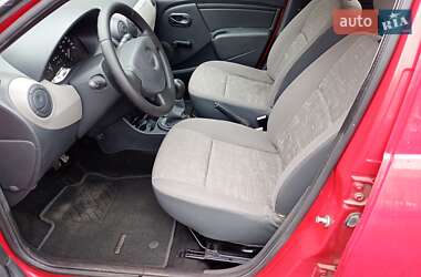 Хэтчбек Dacia Sandero 2009 в 