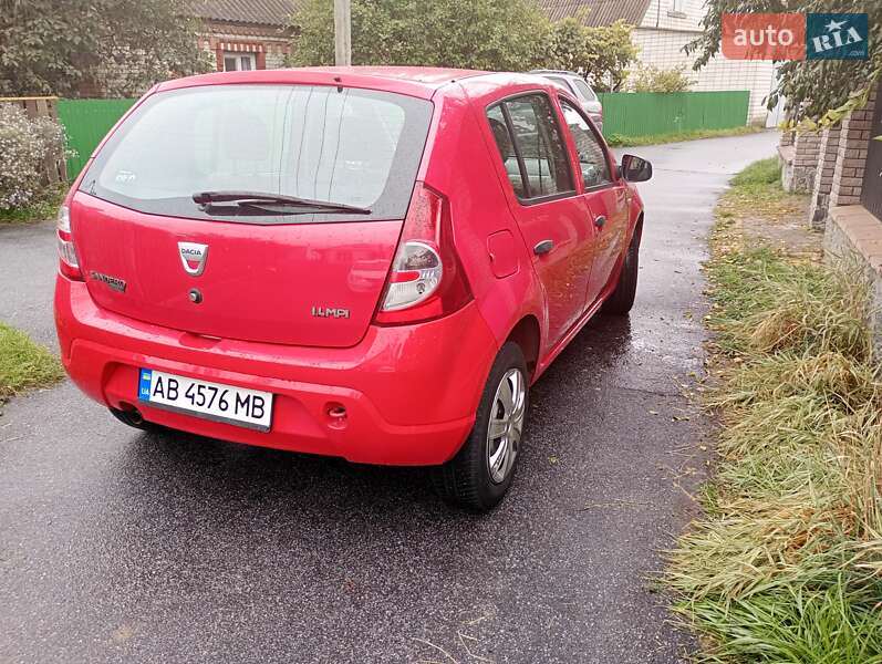Хэтчбек Dacia Sandero 2009 в Калиновке