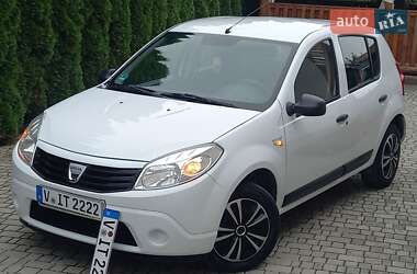 Хэтчбек Dacia Sandero 2009 в 
