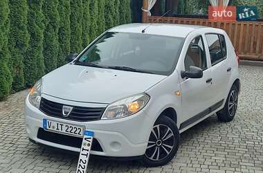 Хэтчбек Dacia Sandero 2009 в 