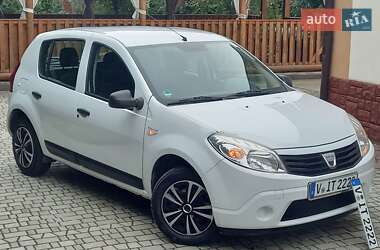 Хэтчбек Dacia Sandero 2009 в 