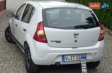 Хэтчбек Dacia Sandero 2009 в 