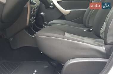 Хэтчбек Dacia Sandero 2009 в 