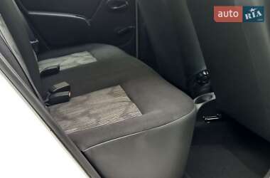 Хэтчбек Dacia Sandero 2009 в 