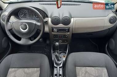Хэтчбек Dacia Sandero 2009 в 