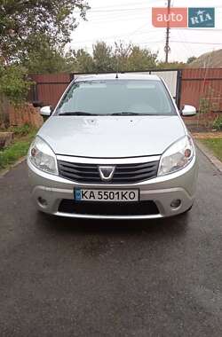 Хэтчбек Dacia Sandero 2012 в Конотопе