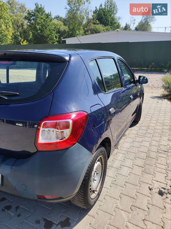 Хетчбек Dacia Sandero 2015 в Львові