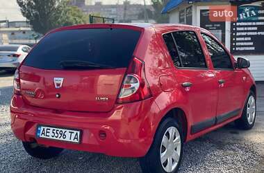 Хэтчбек Dacia Sandero 2009 в 