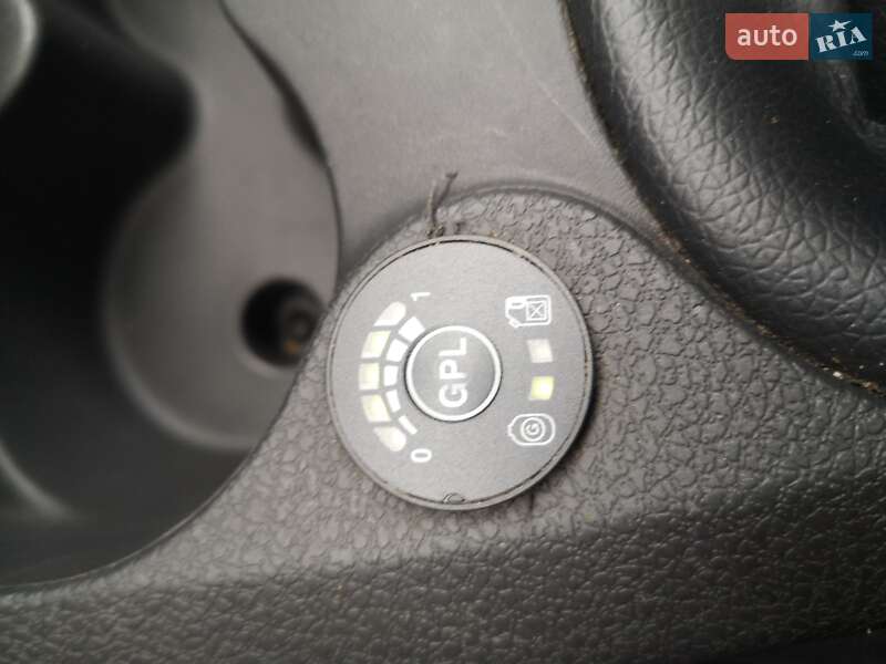 Хэтчбек Dacia Sandero 2013 в Киеве фото 9 Хэтчбек Dacia Sandero 2013 в Киеве