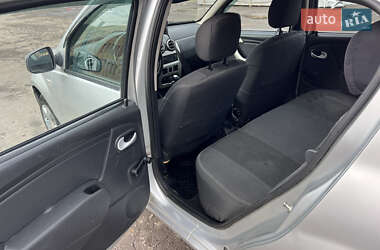 Хэтчбек Dacia Sandero 2010 в  фото 9 Хэтчбек Dacia Sandero 2010 в