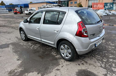 Хэтчбек Dacia Sandero 2010 в  фото 6 Хэтчбек Dacia Sandero 2010 в
