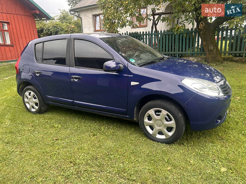 Хетчбек Dacia Sandero 2009 в Коломиї