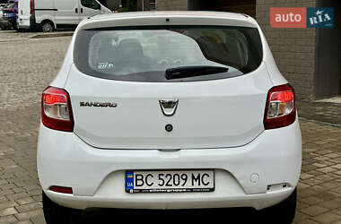 Хэтчбек Dacia Sandero 2015 в 