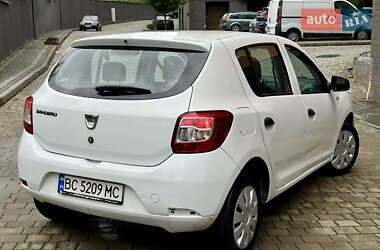 Хэтчбек Dacia Sandero 2015 в 