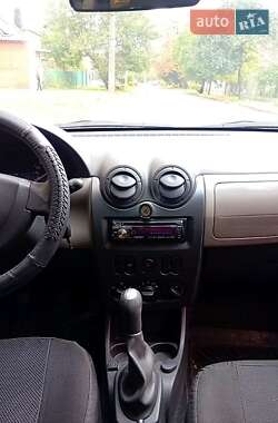 Хэтчбек Dacia Sandero 2009 в 