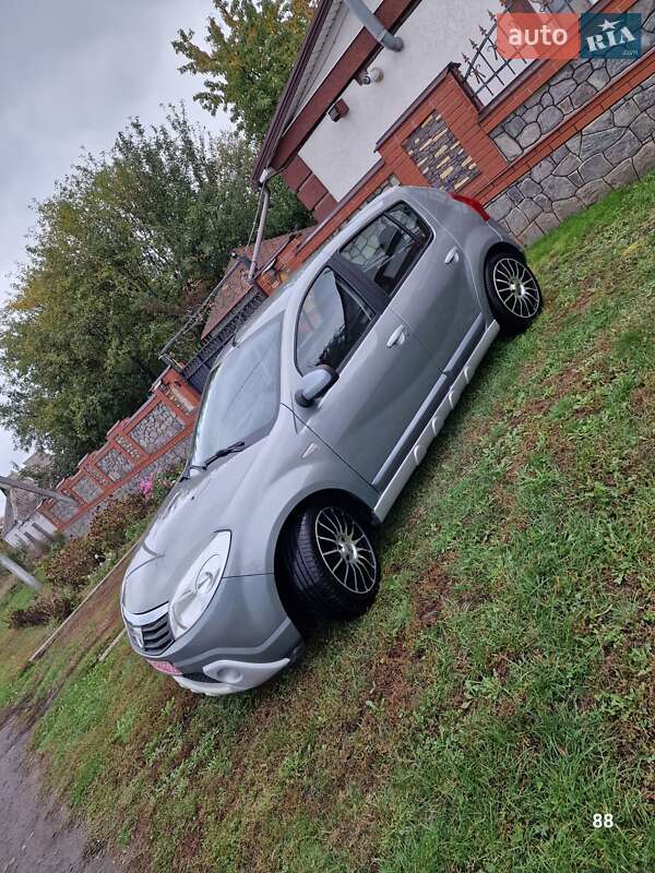 Внедорожник / Кроссовер Dacia Sandero 2009 в Полтаве