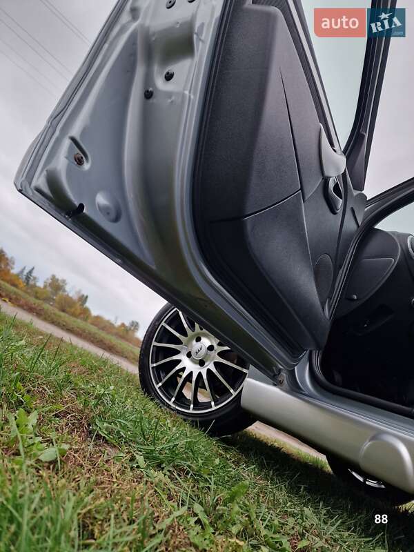Внедорожник / Кроссовер Dacia Sandero 2009 в Полтаве