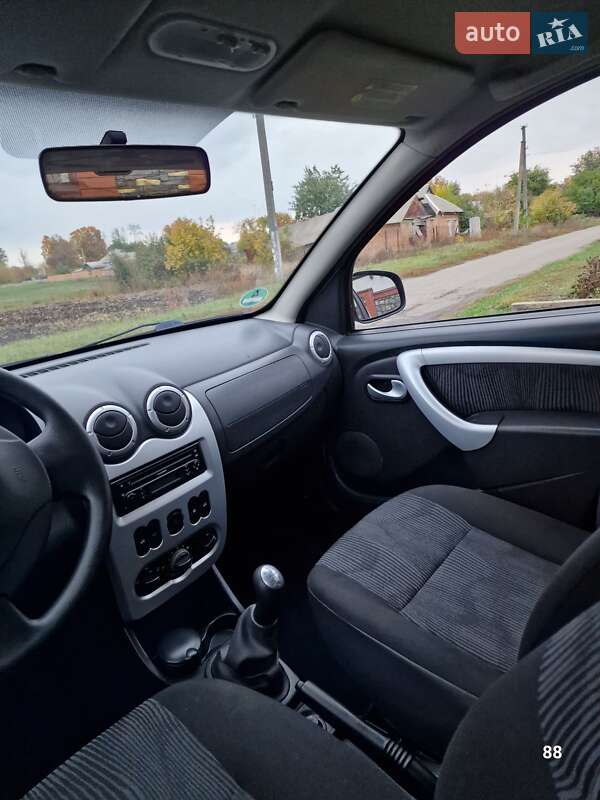 Внедорожник / Кроссовер Dacia Sandero 2009 в Полтаве