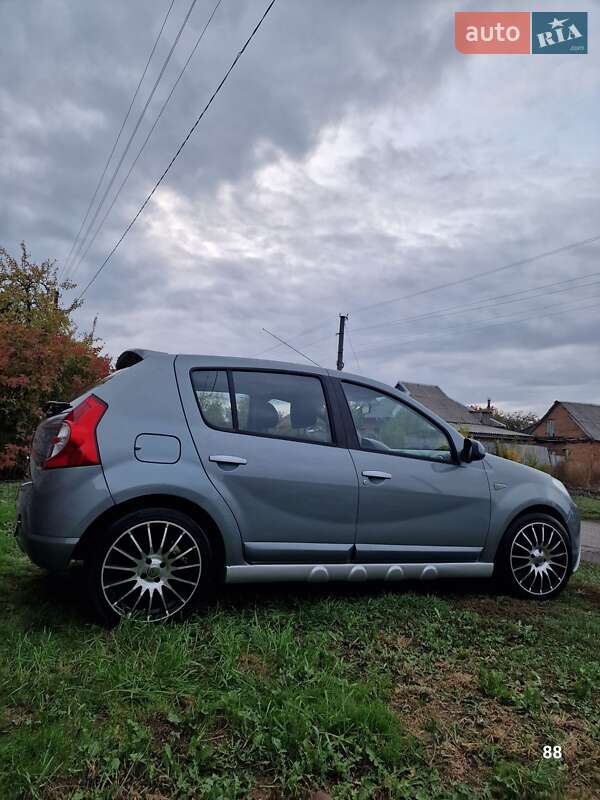 Внедорожник / Кроссовер Dacia Sandero 2009 в Полтаве