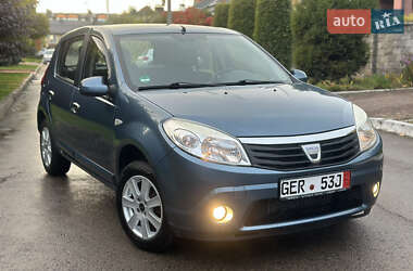 Хэтчбек Dacia Sandero 2009 в 