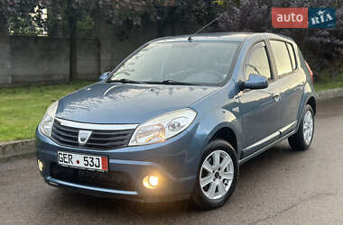 Хэтчбек Dacia Sandero 2009 в 